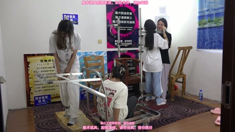 几个女大学生玩站立架，不同的站立架，也许体验感是不一样的，有的站立架能坚持的时间长一点，有的就比较难... 第12张