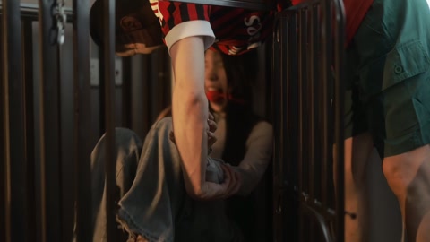 女贼偷盗被抓 第12张