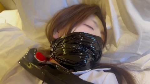 新人涵涵窒息片（带上口球胶带封住口鼻，无力挣扎看在白幼瘦身上真的是太美妙） 第12张
