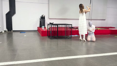 无人之境-自缚解压被老板抓包的女职员 第12张