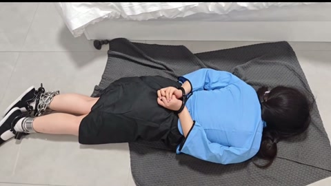 民国女学生被俘囚禁调教，镣铐缠身 第12张