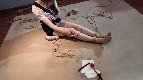 王贝贝欧美风直臂极限紧缚 各种鞭子齐上阵打的泣不成声 下集 第12张