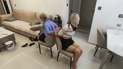 角色扮演（ 女保安与白领），回家遭遇劫持，最后惨遭勒脖窒息 第12张