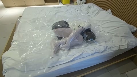 JK白丝连身袜，手动ZW不断把内入的玩具往里面顶到高潮，直臂 蟹缚内入玩具挣扎自救，绞刑，真空袋不留... 第12张